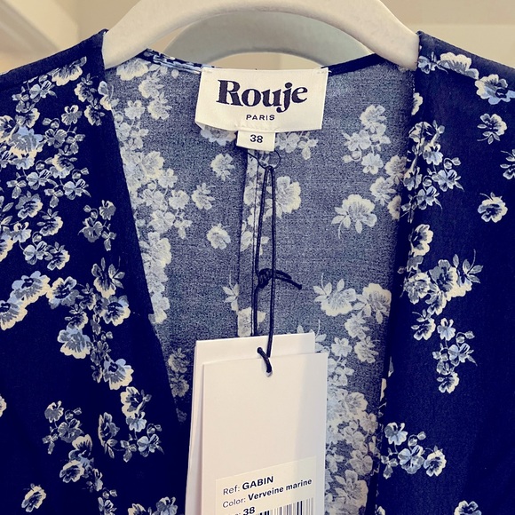 Mid-length wrap dress. - Picture 6 of 10